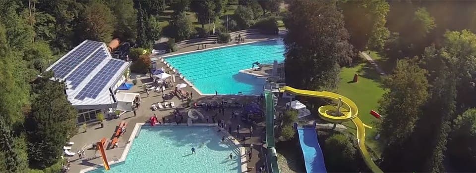 Hundeschwimmfest im Wonnemar, Backnang, Luftaufnahme