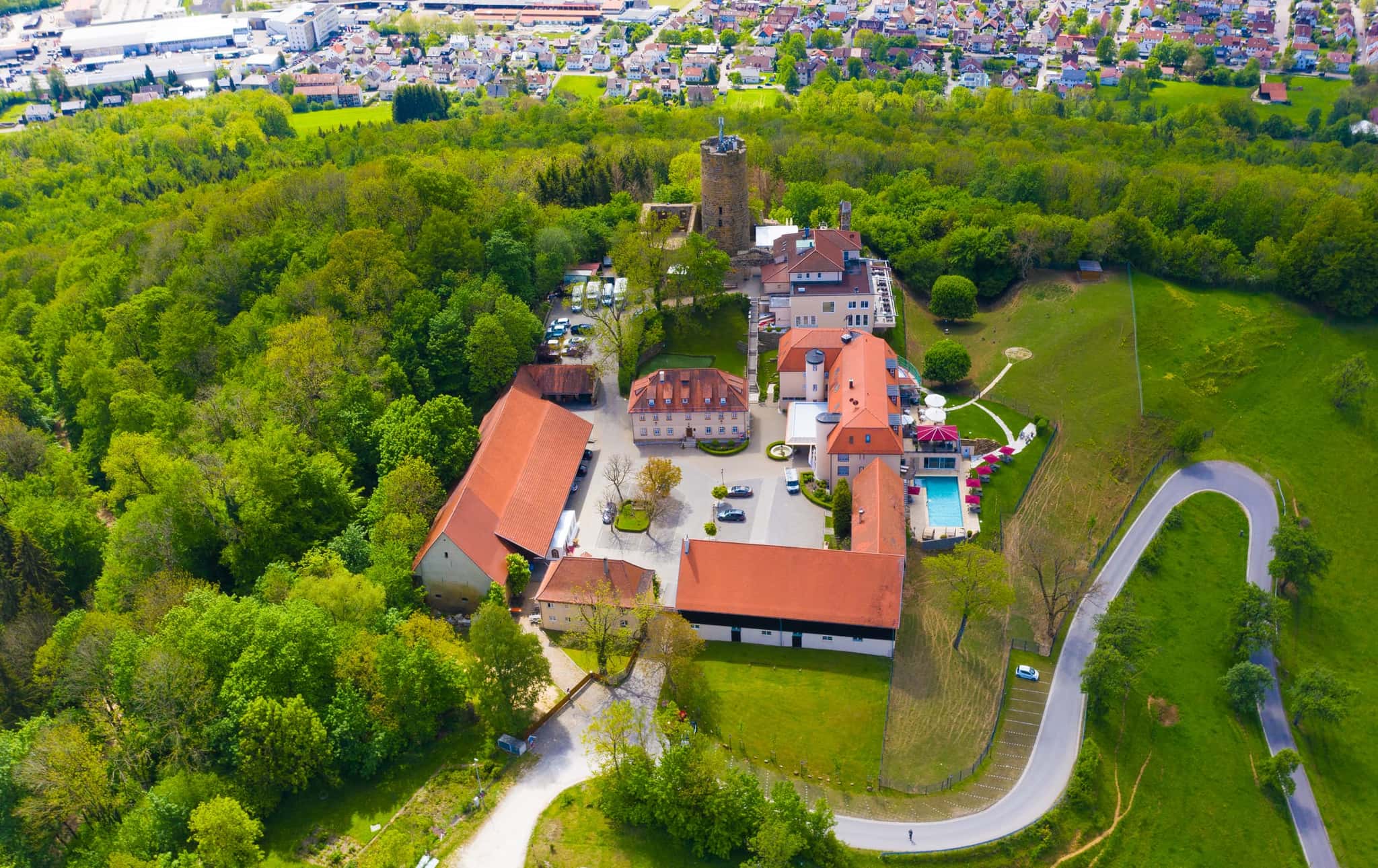 Luftaufnahme der Burg Staufeneck bei Salach im Landkreis Göppingen