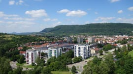 Zillerstall Geislingen mit Albtrauf im Hintergrund, Luftaufnahme